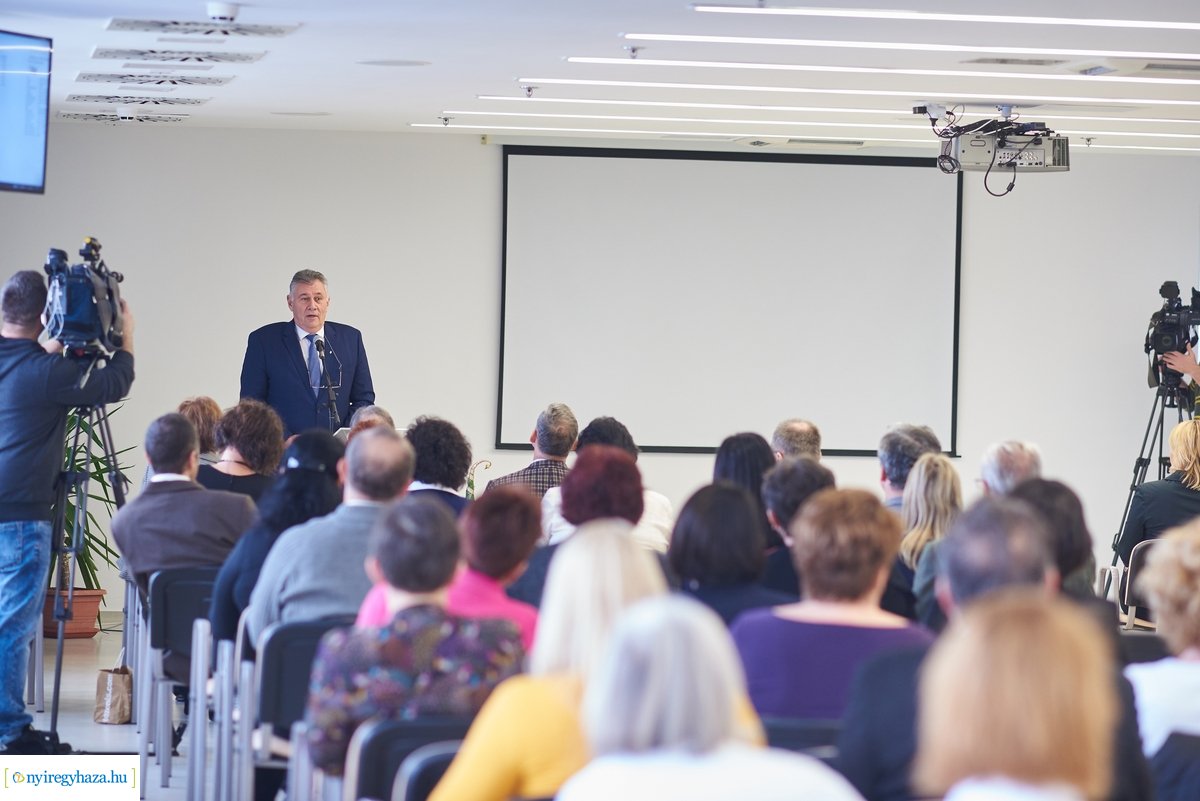 100 éves a Központi Laboratórium