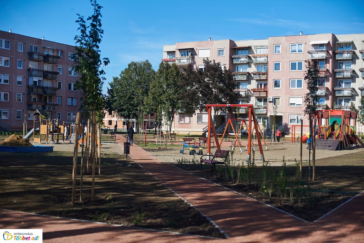 100. játszótér átadó