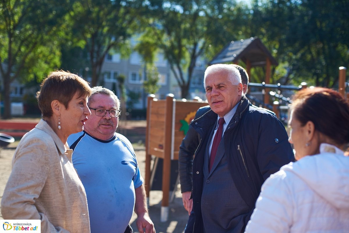 100. játszótér átadó