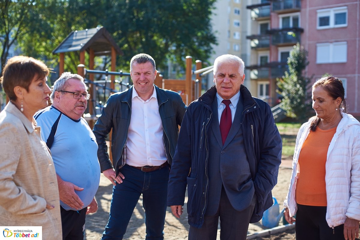 100. játszótér átadó