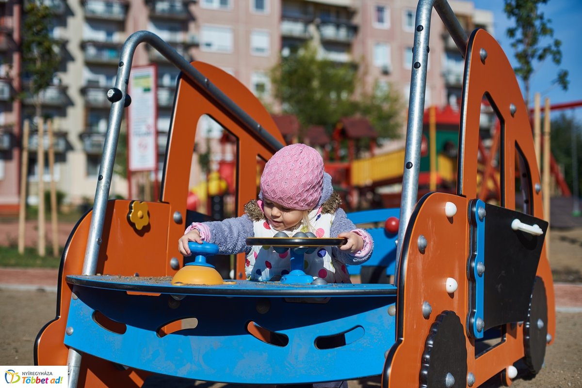 100. játszótér átadó