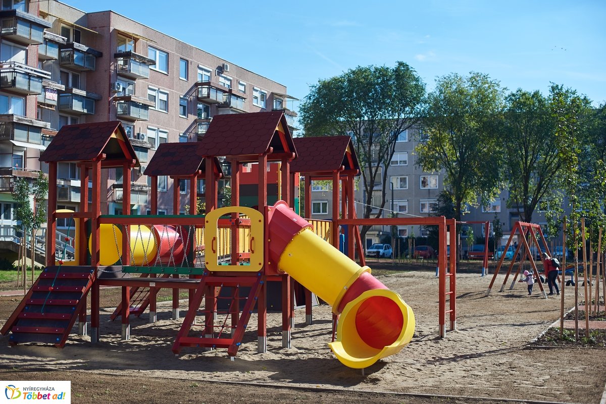 100. játszótér átadó