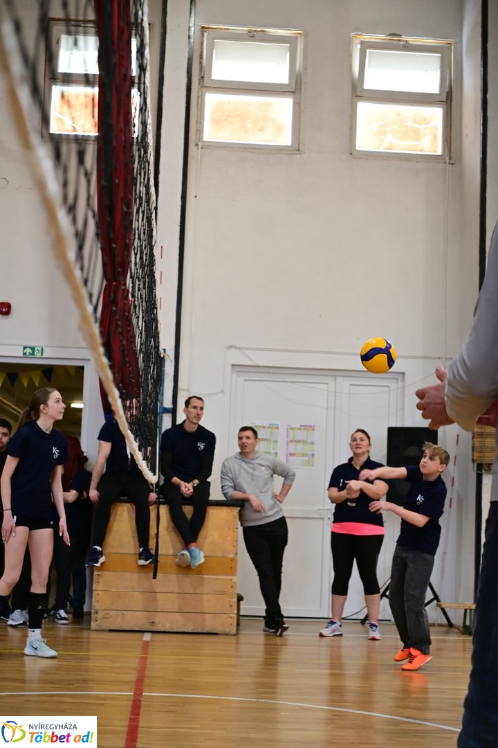 12 órás röpi a Kazinczy Ferenc iskolában 2026 februárjában