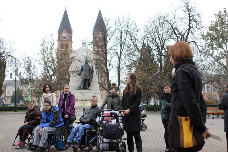 Baba- és emberbarát középületekért