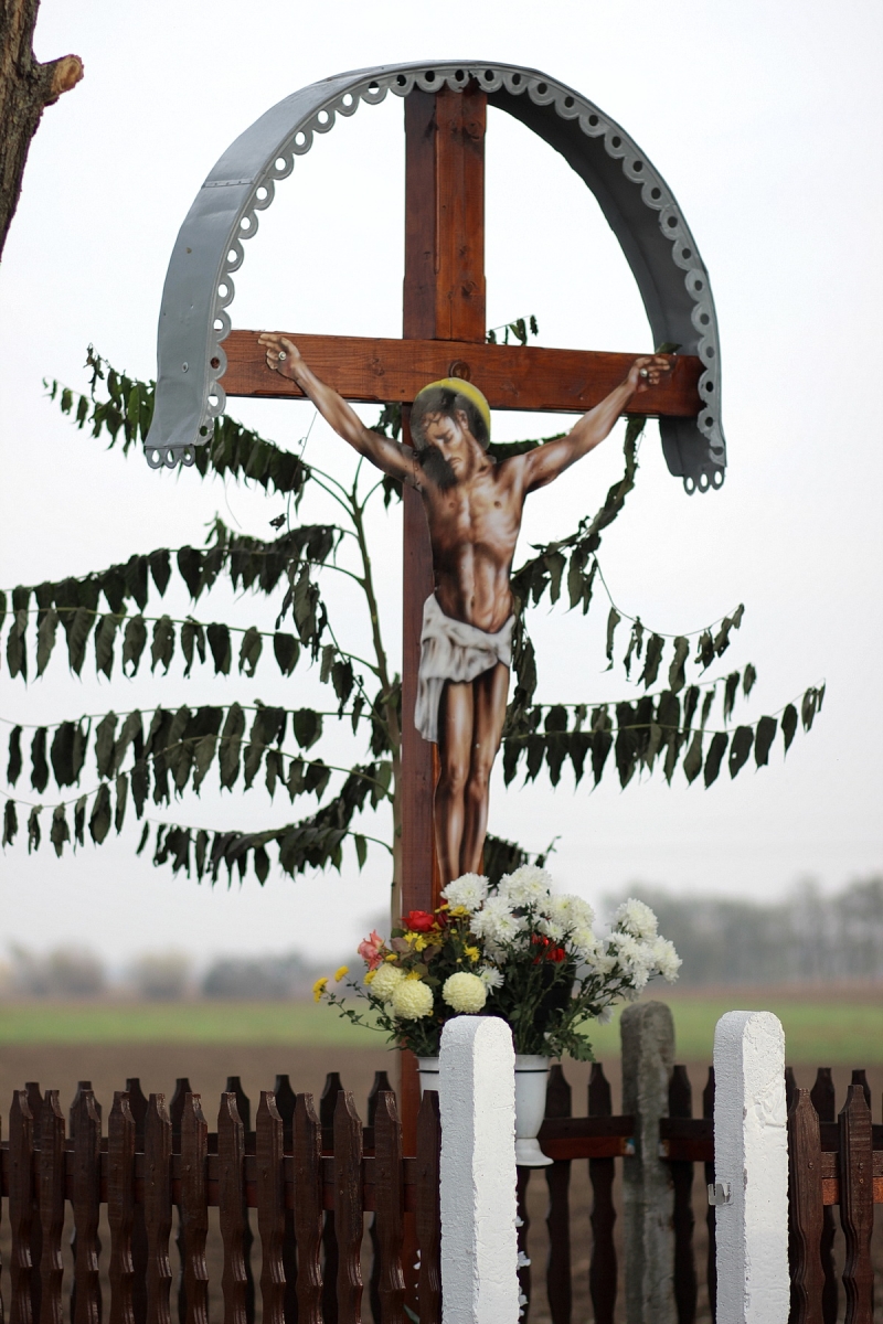 Felújított feszület Kistelekiszőlőben