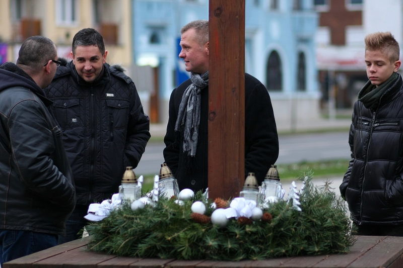 Adventi keresztet állított a Jobbik