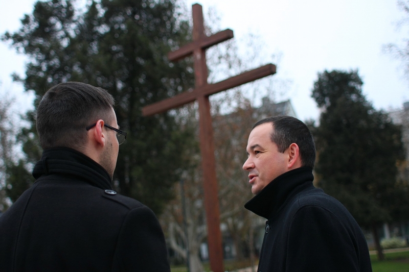 Adventi keresztet állított a Jobbik