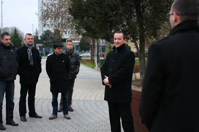 Adventi keresztet állított a Jobbik