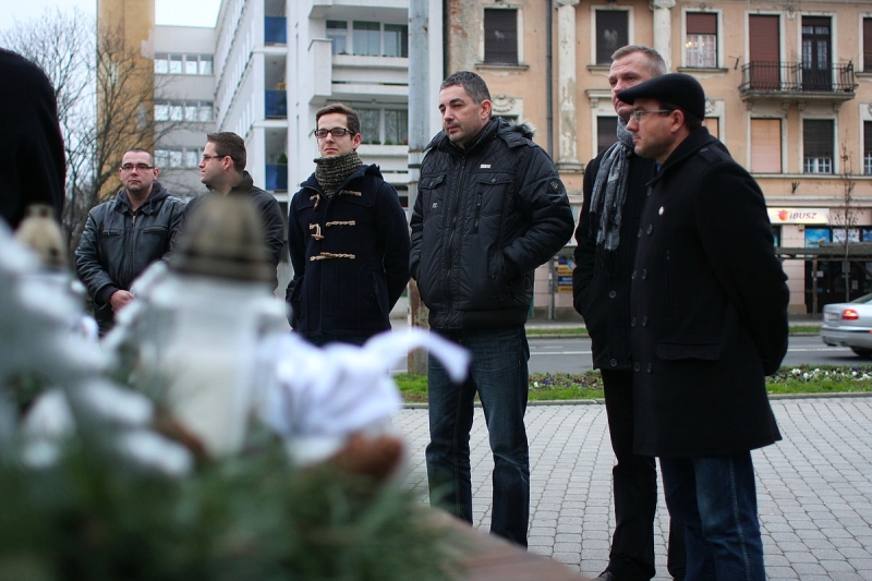 Adventi keresztet állított a Jobbik