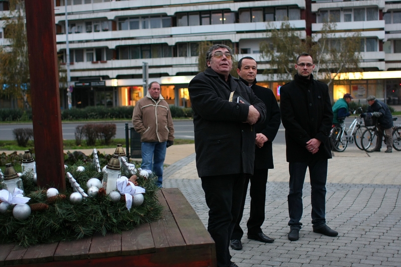 Adventi keresztet állított a Jobbik