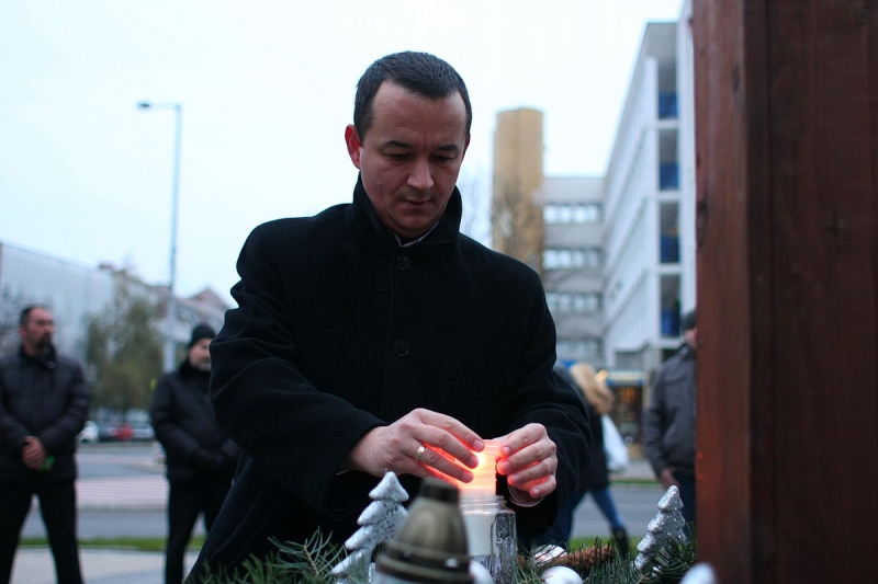 Adventi keresztet állított a Jobbik