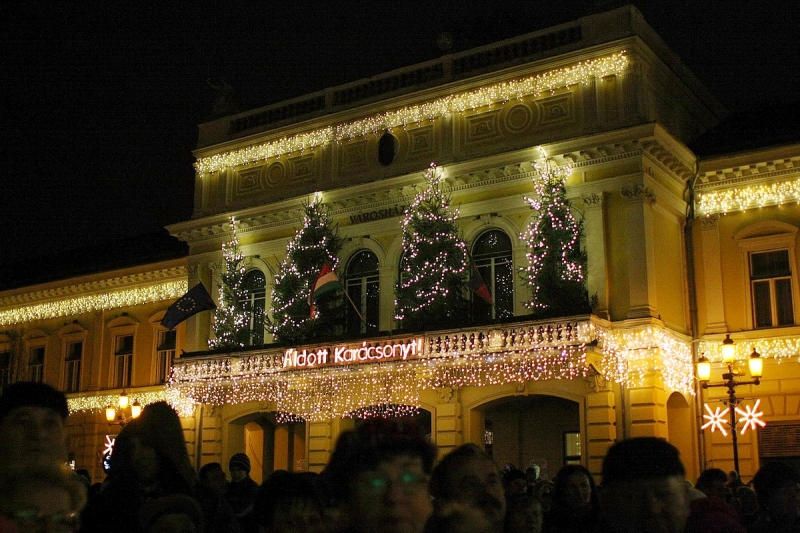 Felragyogtak az adventi fények