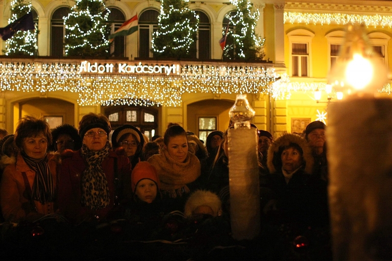 Felragyogtak az adventi fények