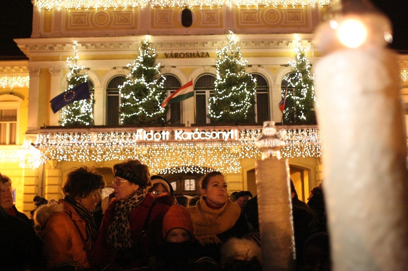 Felragyogtak az adventi fények