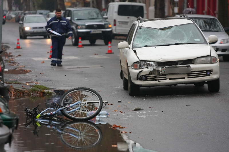 Kerékpárost gázoltak a Vasvári Pál utcán