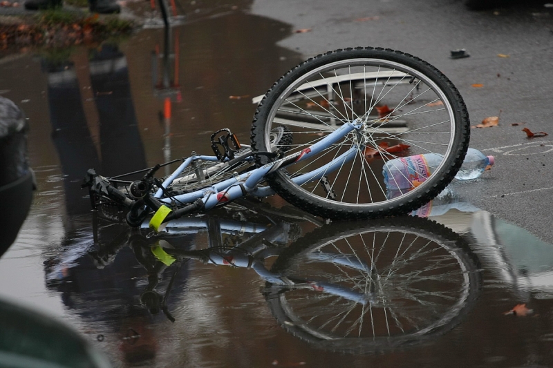 Kerékpárost gázoltak a Vasvári Pál utcán