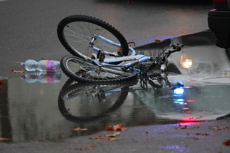 Kerékpárost gázoltak a Vasvári Pál utcán