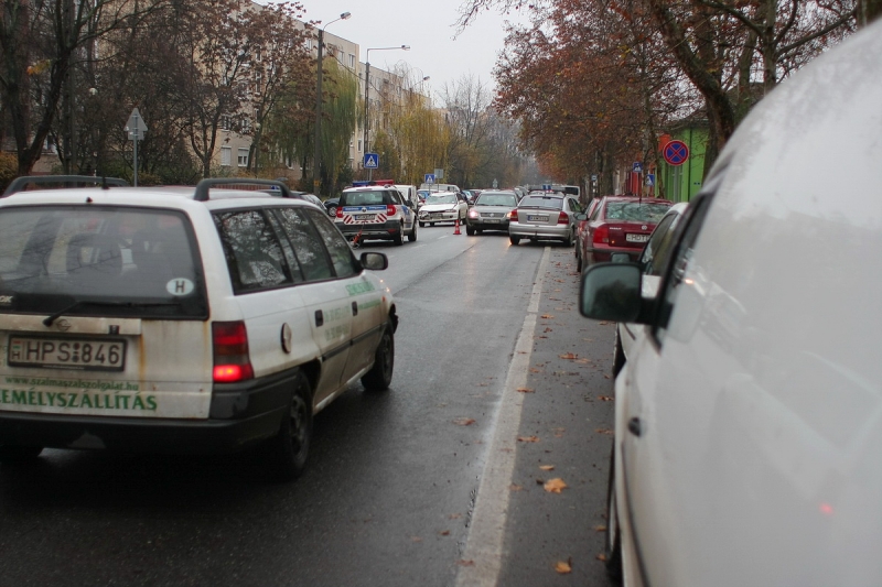 Kerékpárost gázoltak a Vasvári Pál utcán