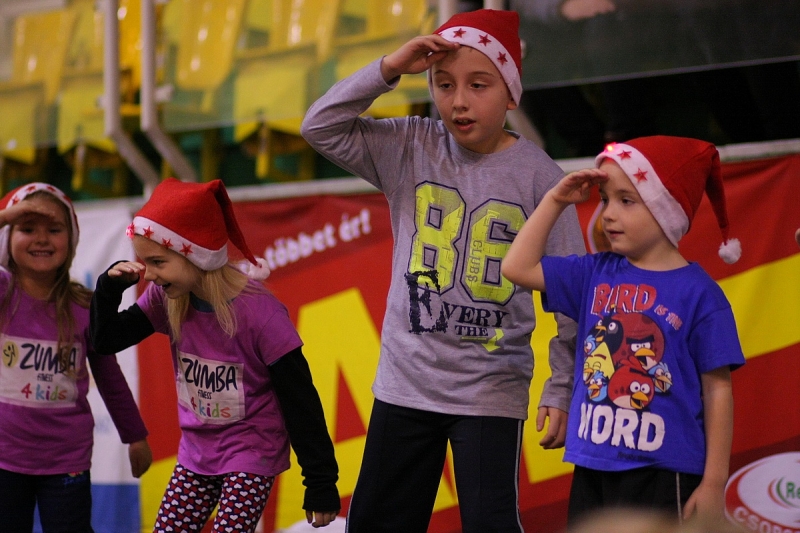 Ingyen zumba a Buszacsában