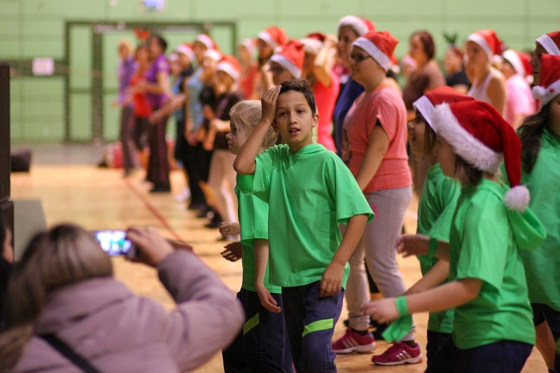 Ingyen zumba a Buszacsában