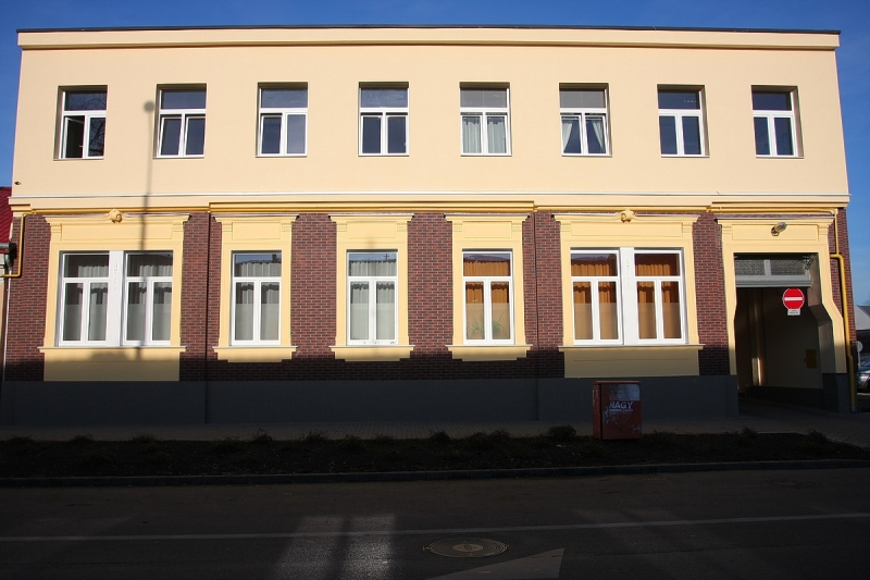 Átadták a felújított rendelőintézetet