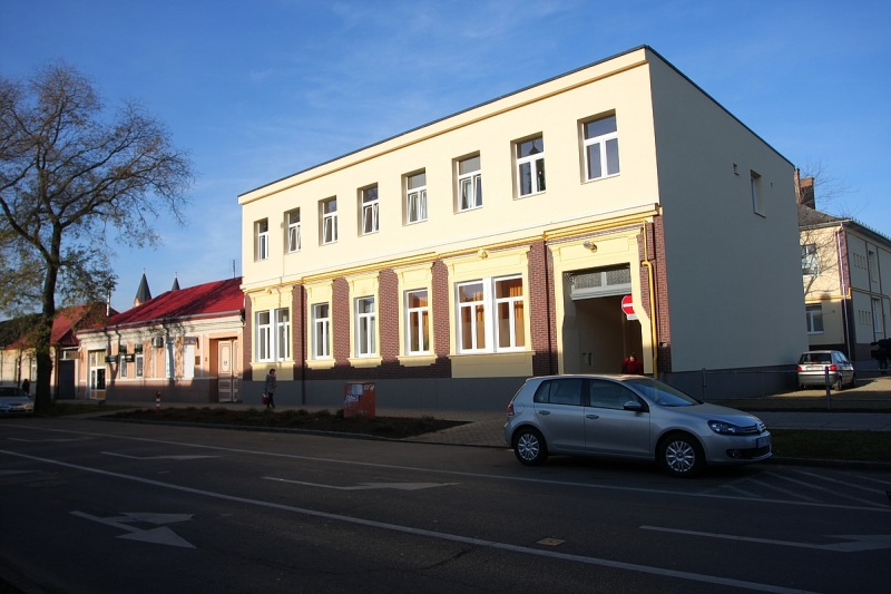 Átadták a felújított rendelőintézetet