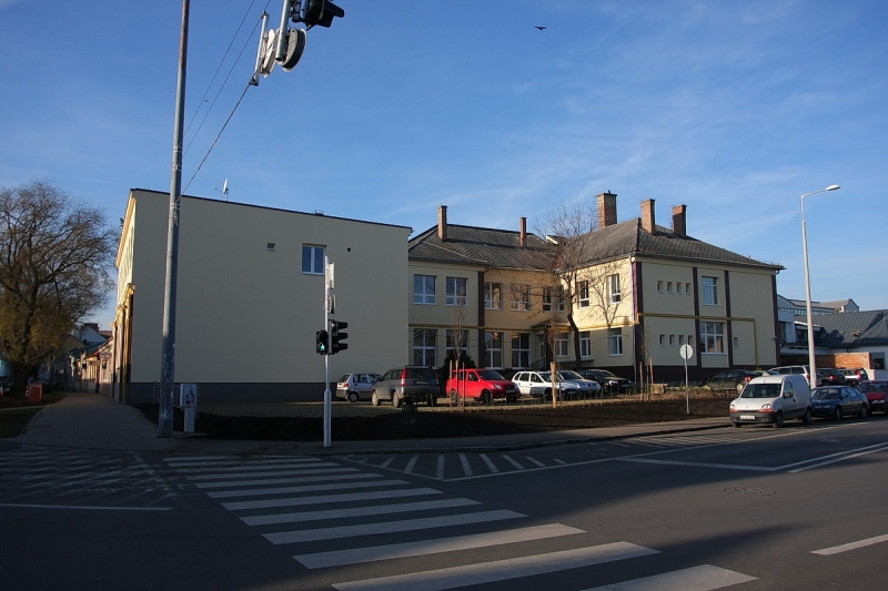 Átadták a felújított rendelőintézetet