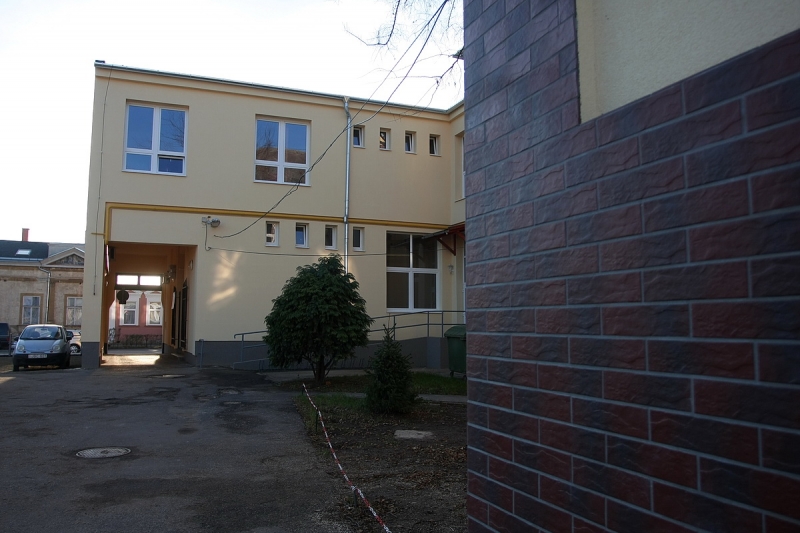 Átadták a felújított rendelőintézetet