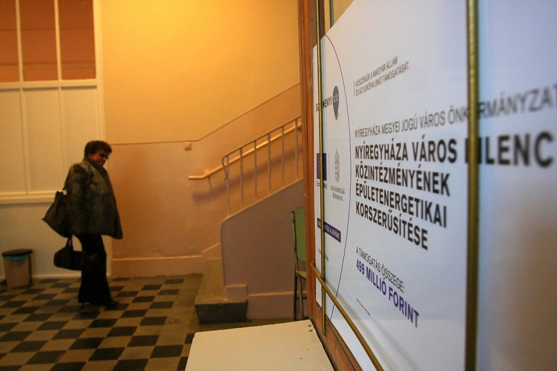 Átadták a felújított rendelőintézetet