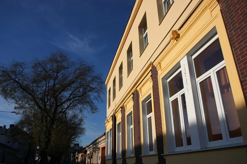 Átadták a felújított rendelőintézetet