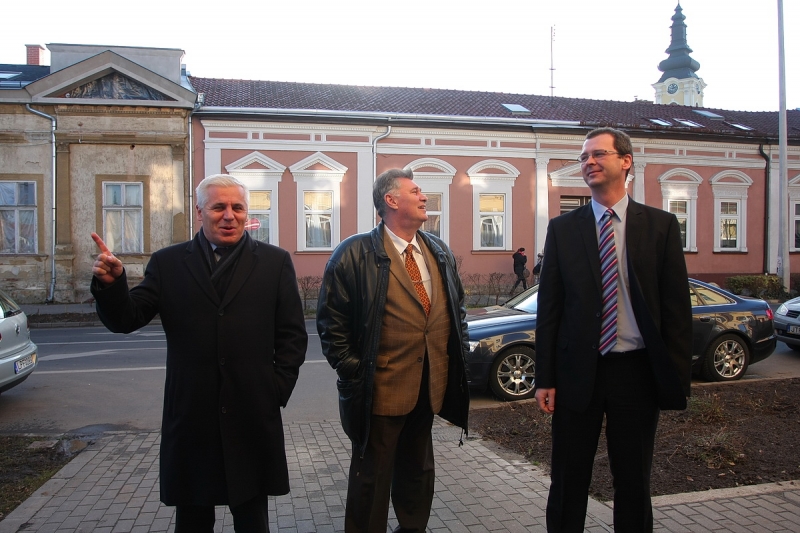 Átadták a felújított rendelőintézetet