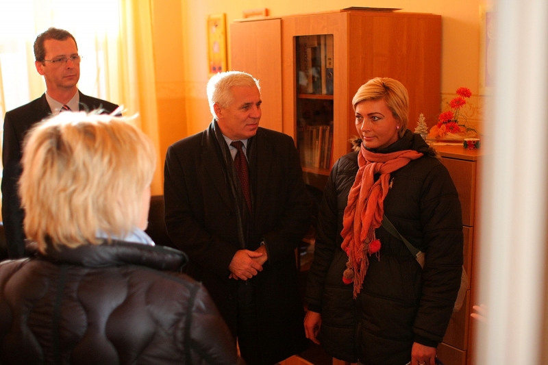 Átadták a felújított rendelőintézetet