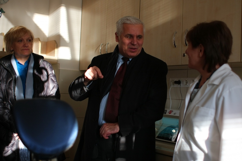 Átadták a felújított rendelőintézetet