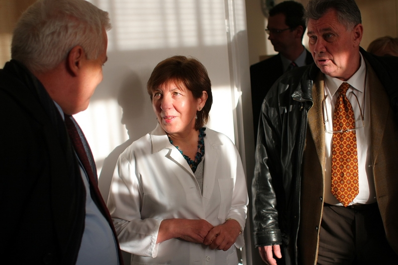 Átadták a felújított rendelőintézetet