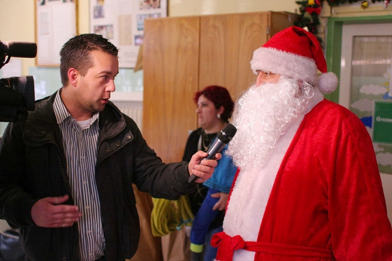 A gyerekosztályon is járt a Mikulás