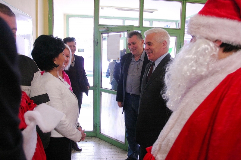 A gyerekosztályon is járt a Mikulás