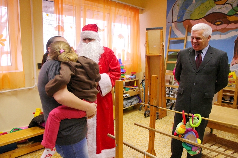 A gyerekosztályon is járt a Mikulás