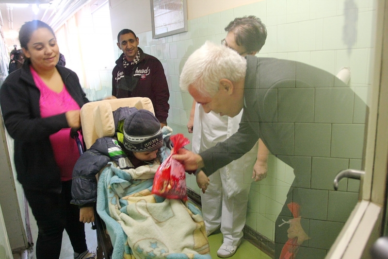 A gyerekosztályon is járt a Mikulás