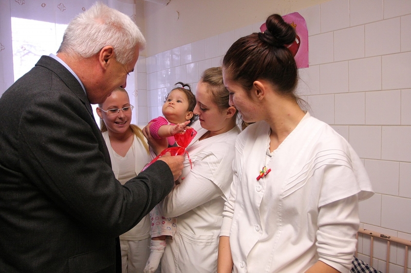 A gyerekosztályon is járt a Mikulás