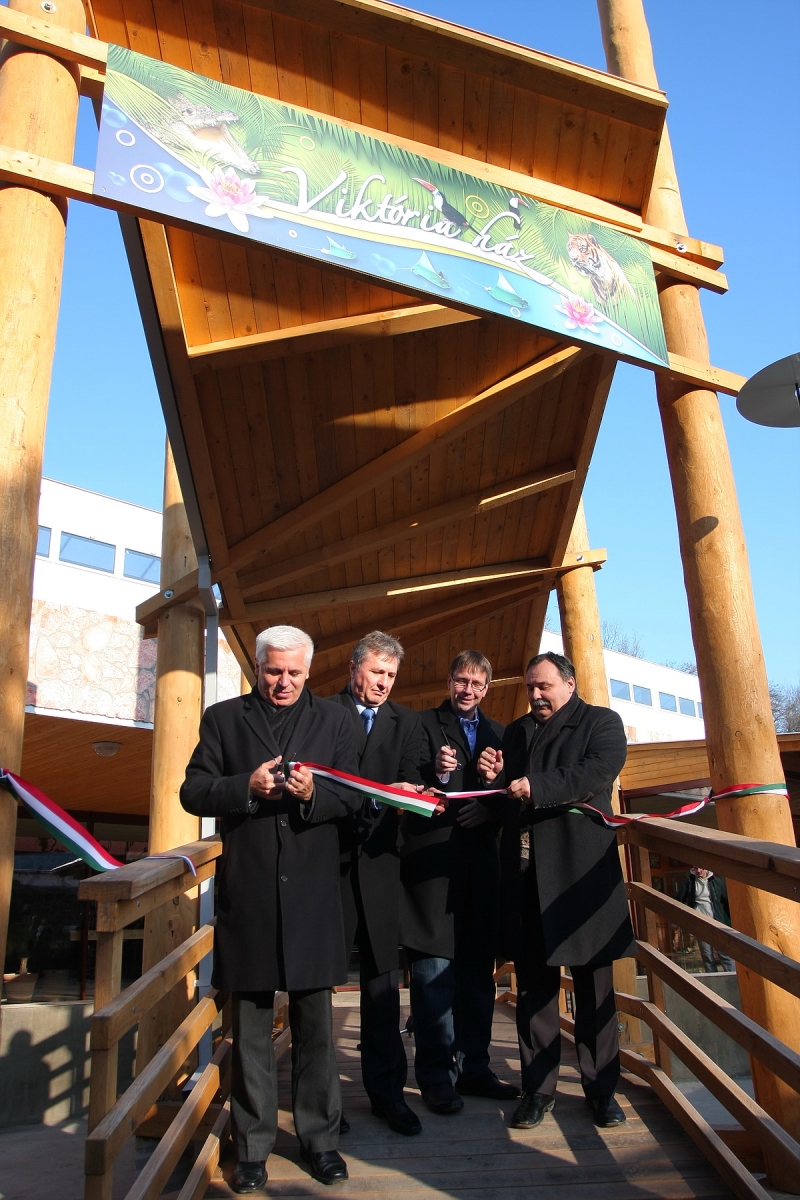 Átadták a Viktória házat