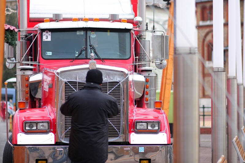 Karácsonyi kamion a sétáló utcában