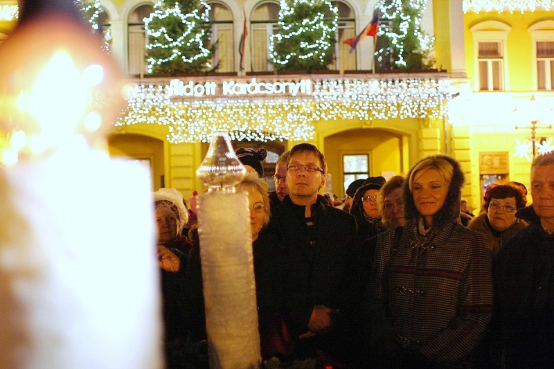 Meggyújtották a második gyertyát