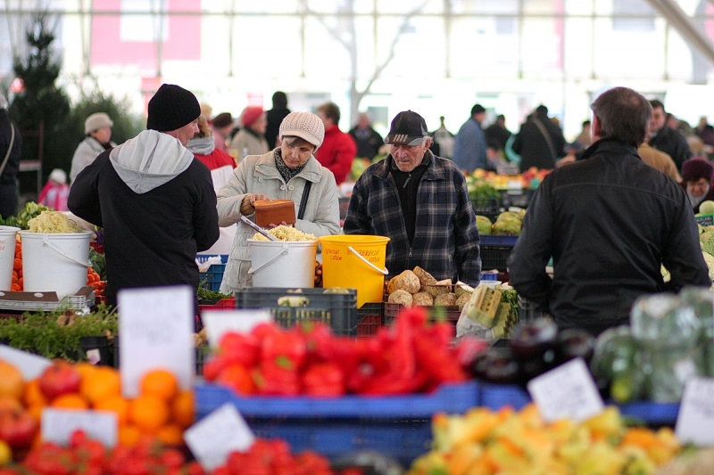 Megtelt élettel a fedett piac