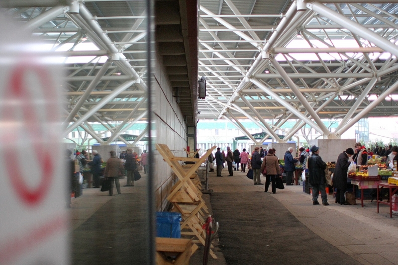 Megtelt élettel a fedett piac