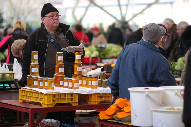 Megtelt élettel a fedett piac