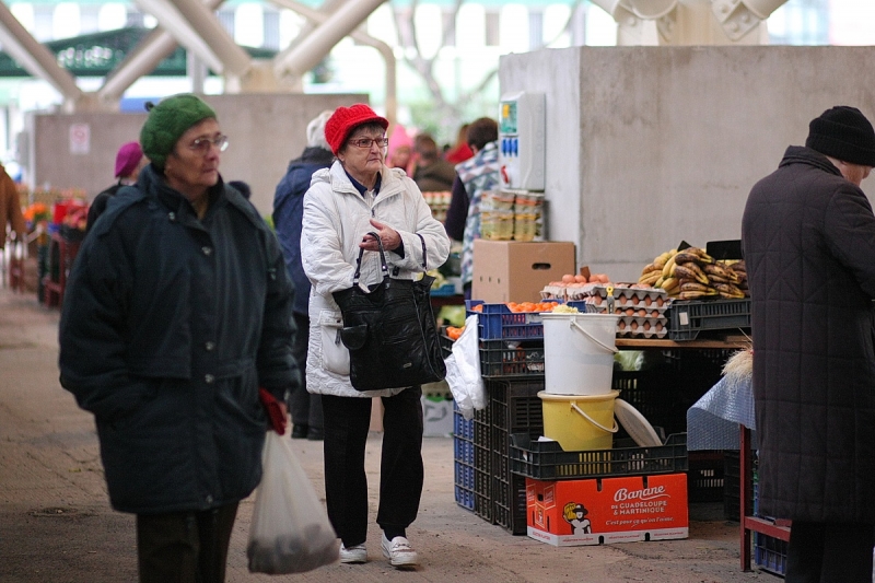 Megtelt élettel a fedett piac
