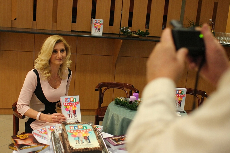 Bemutatták Ferenczik Adrienne új kötetét