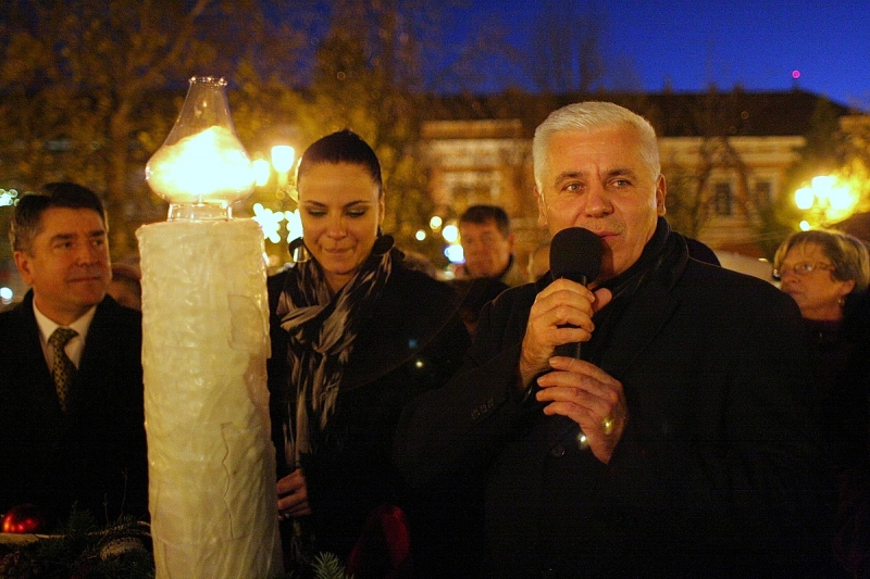 A negyedik adventi gyertyát is meggyújtották