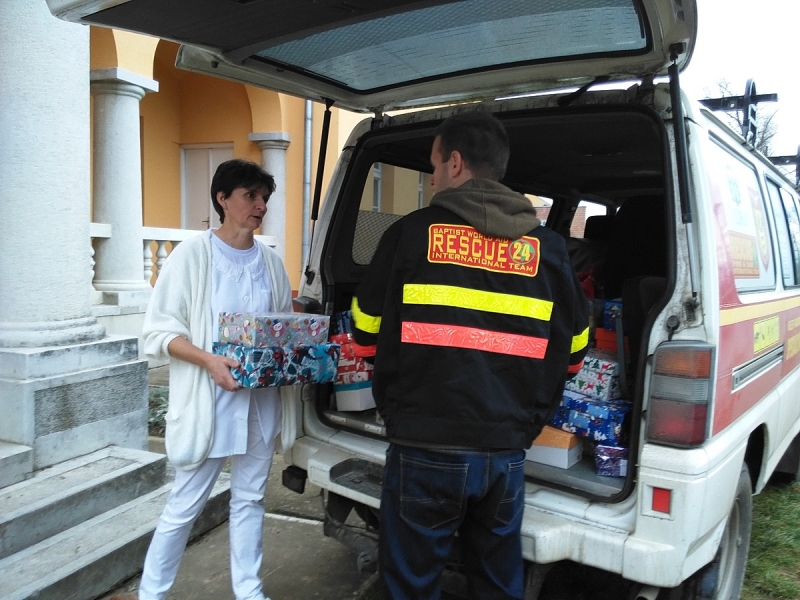 Cipősdoboz adományok érkeztek Butykára