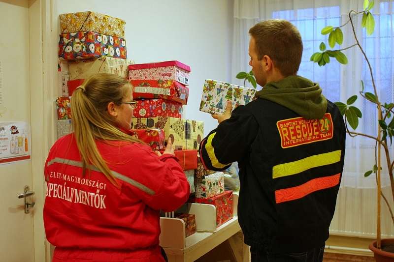 Cipősdoboz adományok érkeztek Butykára